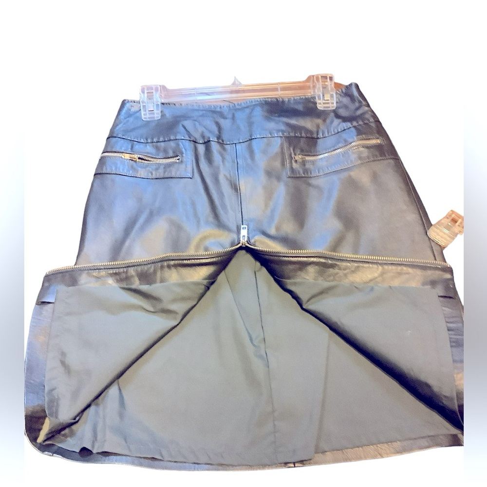 Cach’e Women’s GENUINE LEATHER Lined Skirt. New With Tags. Dark Silver Gray